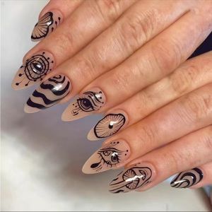 Monochrome Trippy Chic - Nail Junkie - full artificial nail set